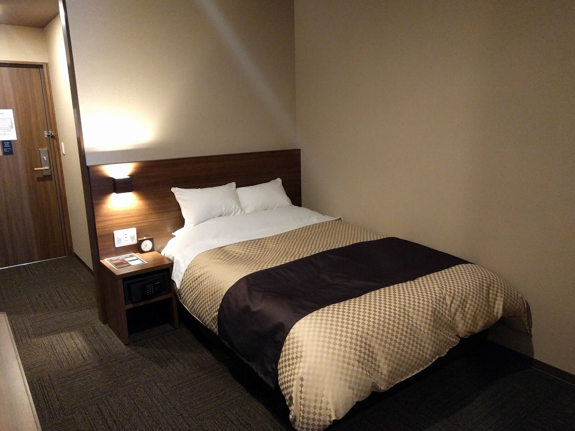 ROOM, DOUBLE BED