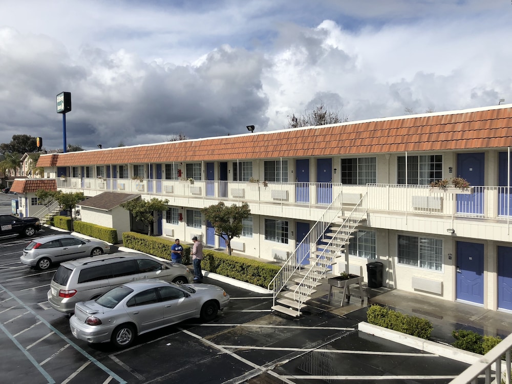 Gilroy Inn 28/33