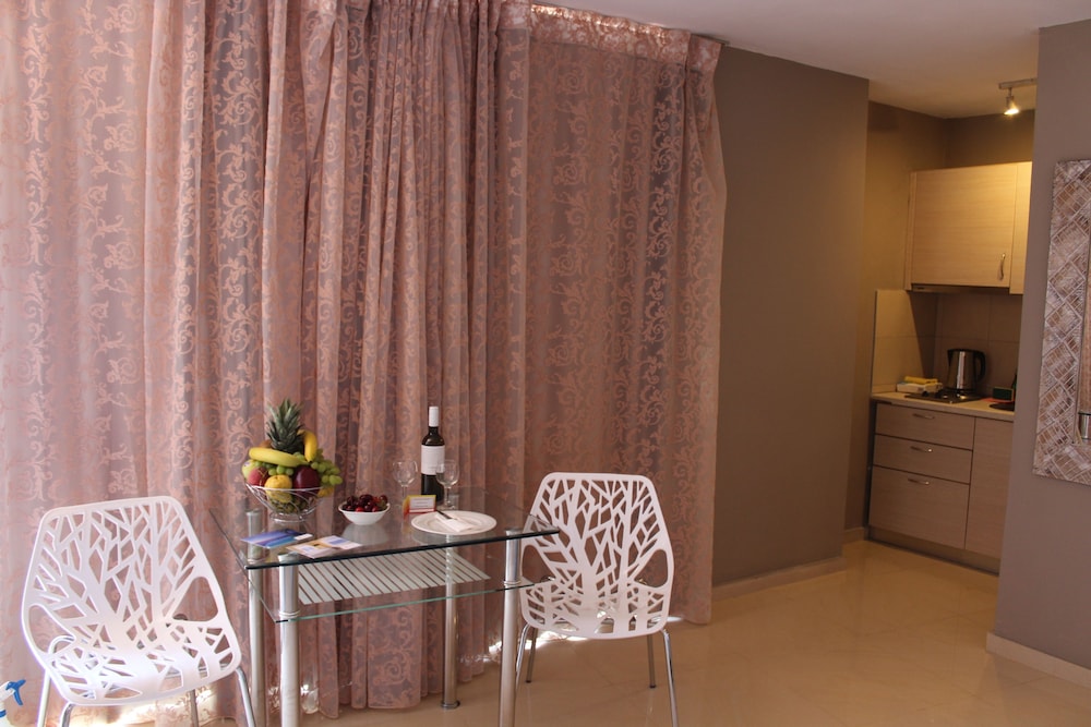 Pictures Suites 1/23