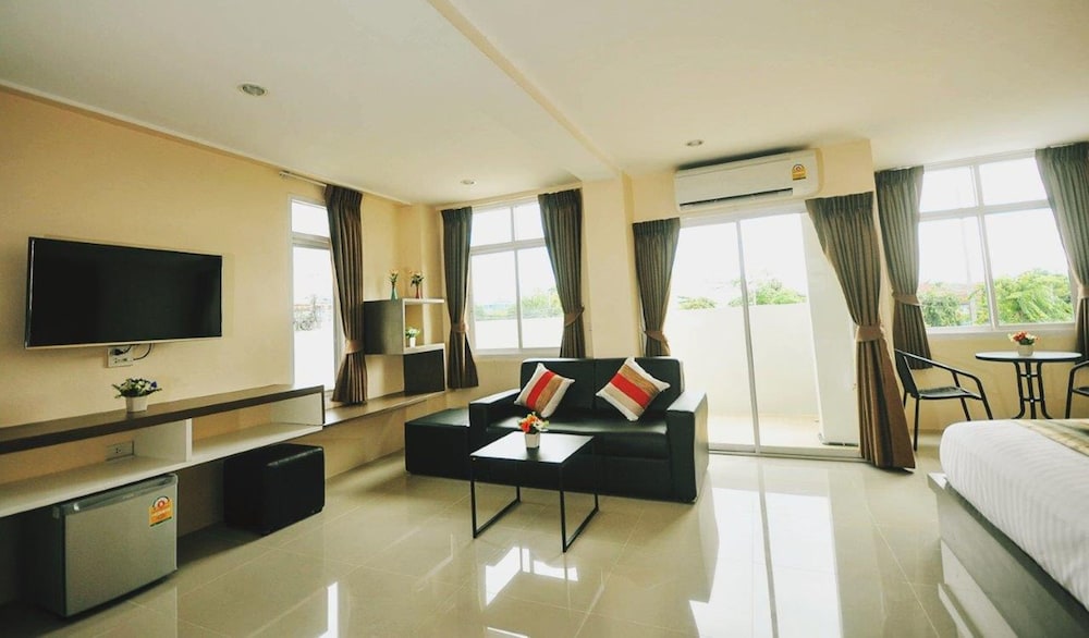 Sukkhamas Pirom Hotel 19/40