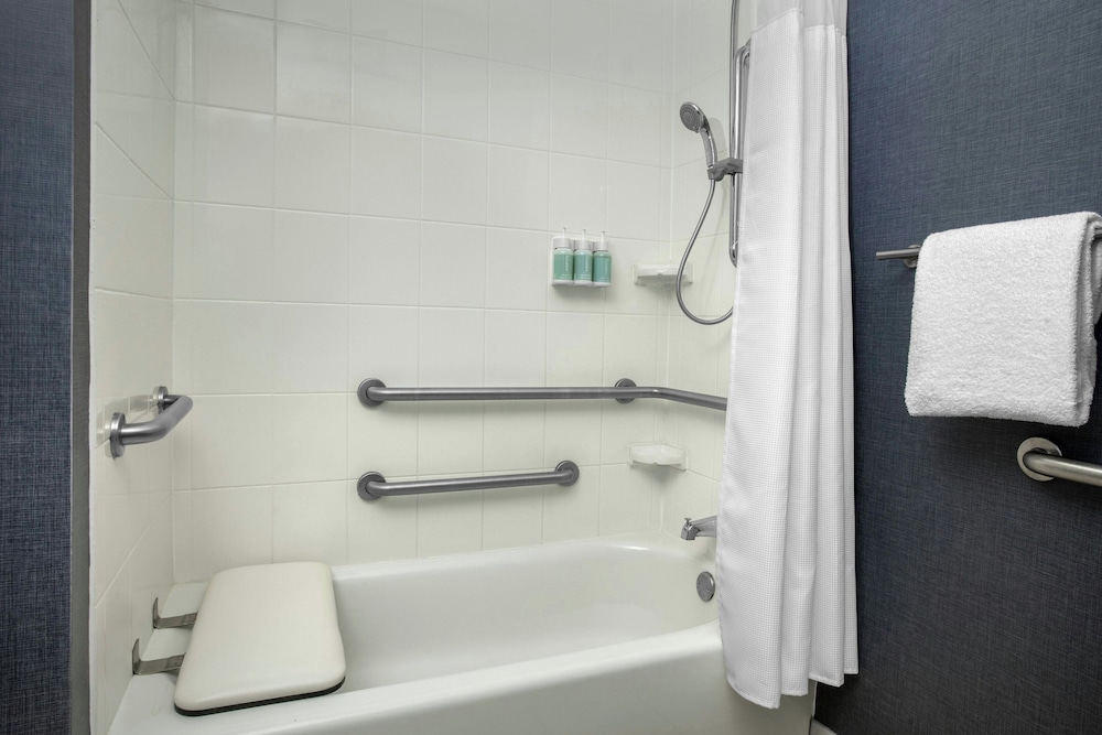 جناح بسرير كينج بغرفة نوم واحدة مع أريكة لذوي الإعاقة، Residence Inn San Diego Oceanside 7/7