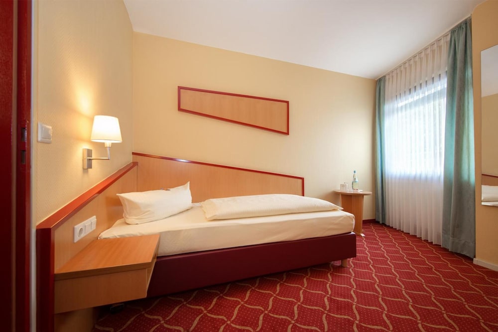 Montana Hotel Nurnberg West 7/28