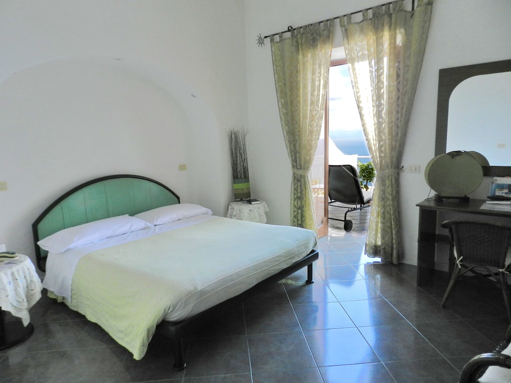 SUPERIOR, SEA VIEW, JETTED TUB