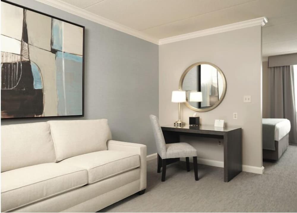 Ethan Allen Hotel 39/65