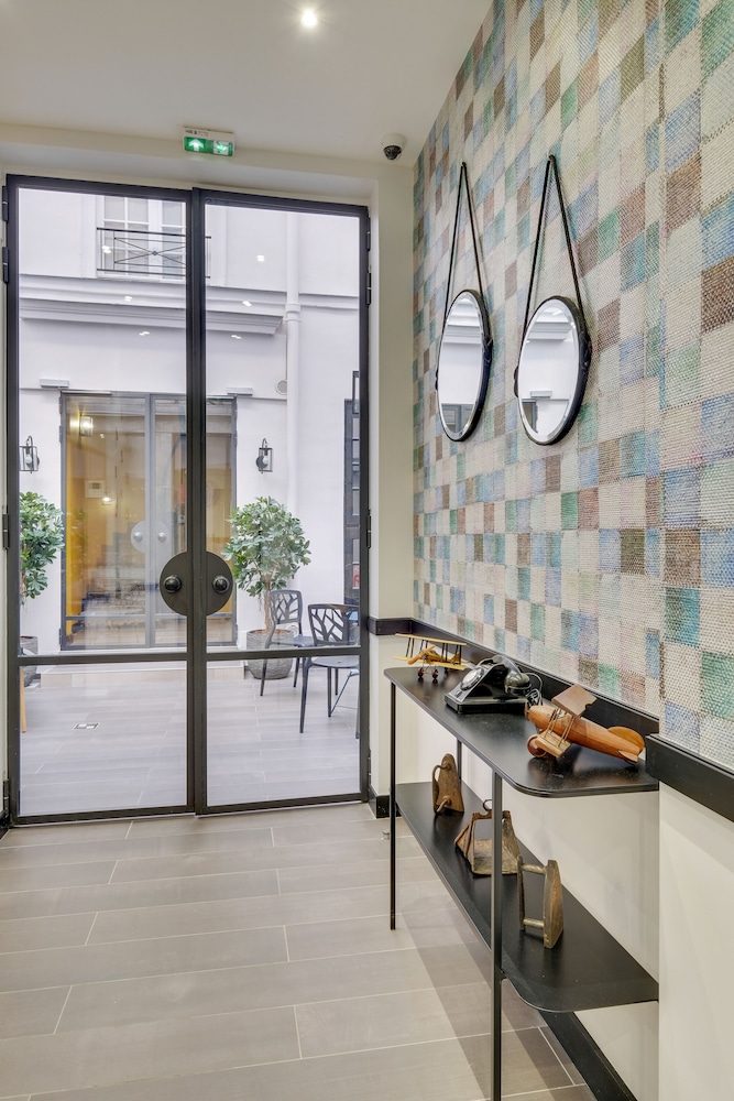 Hotel Lucien & Marinette 32/46