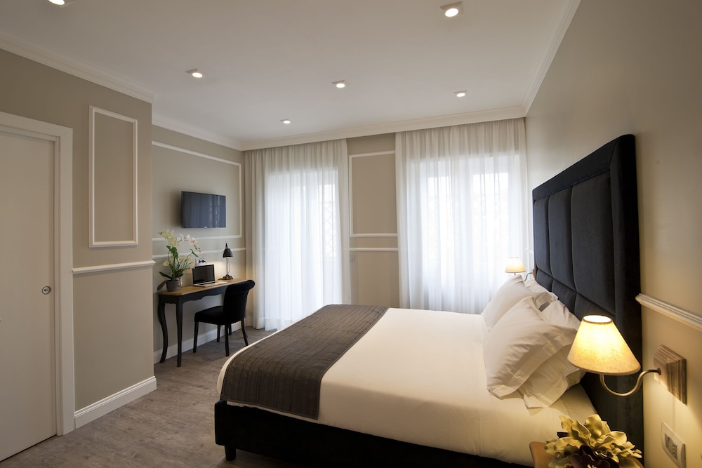 Seven Suites 8/58