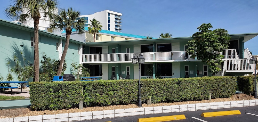 Clearwater Beach Hotel 2/50