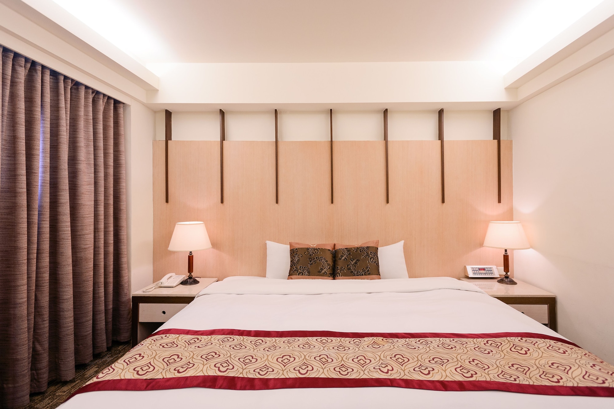 BUSINESS, KING BED