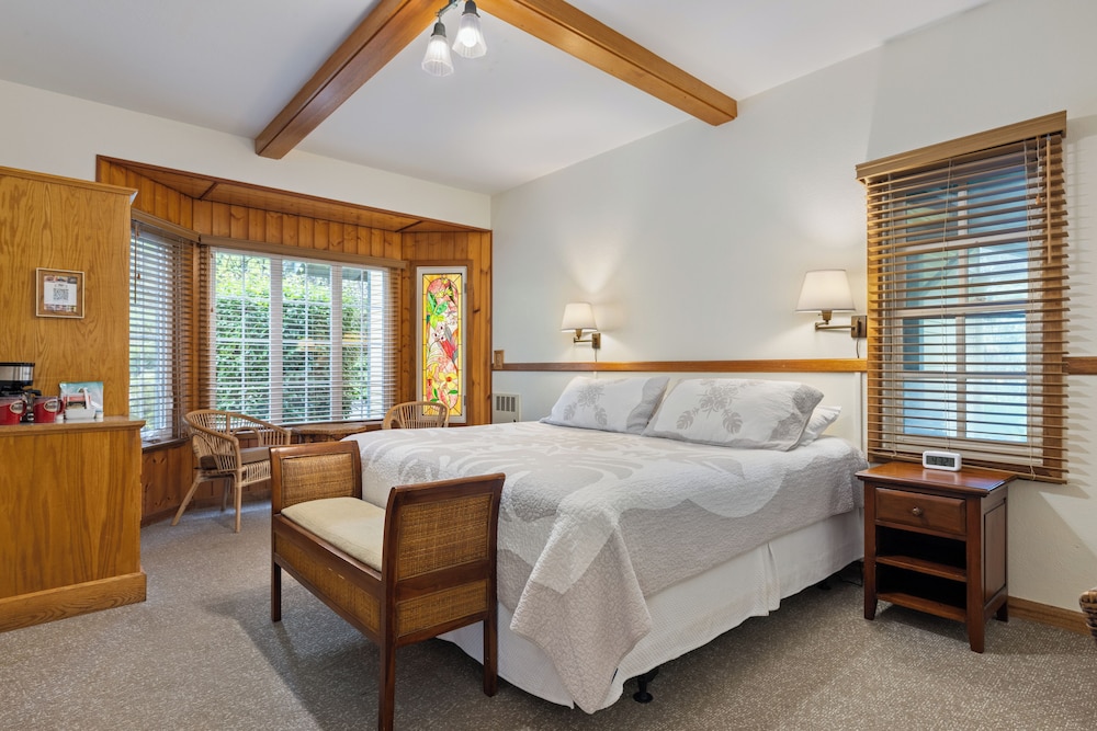 Apuhi, Standard, King Bed