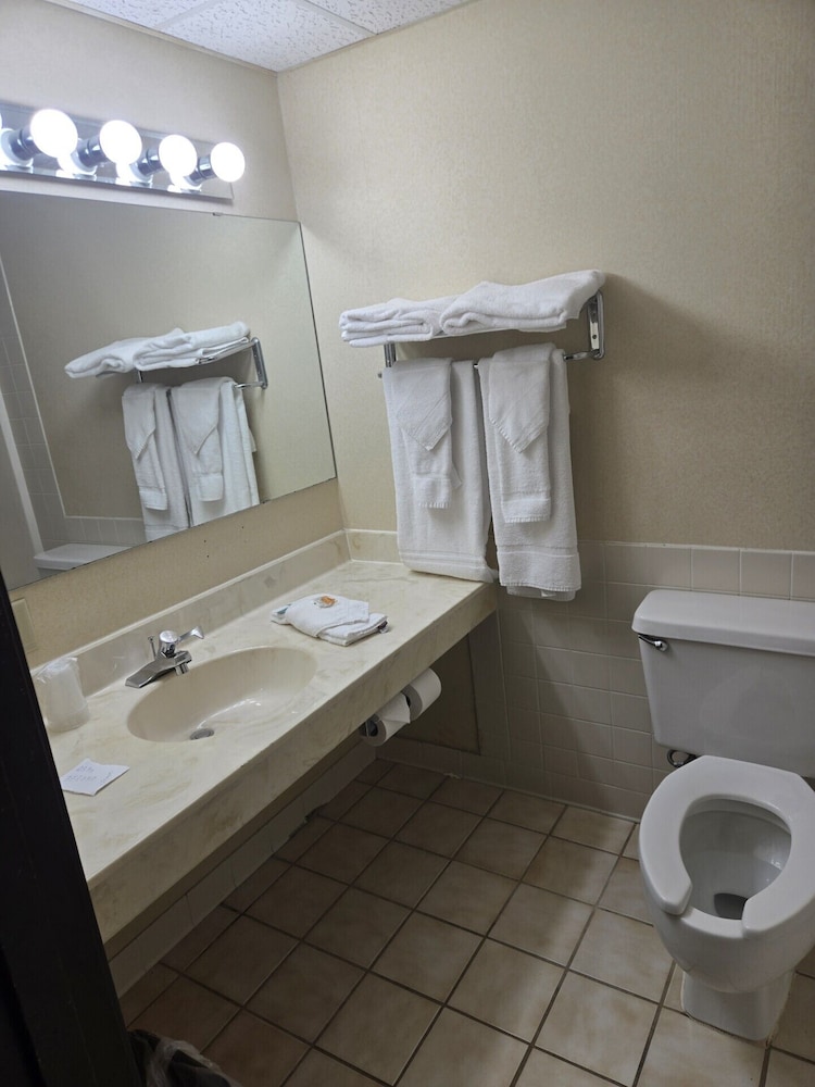 Barkers Island Inn Resort 44/48