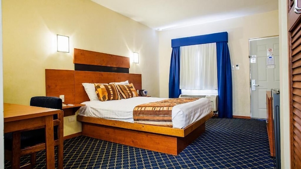 American Inn Hotel Suites Delicias 10/38