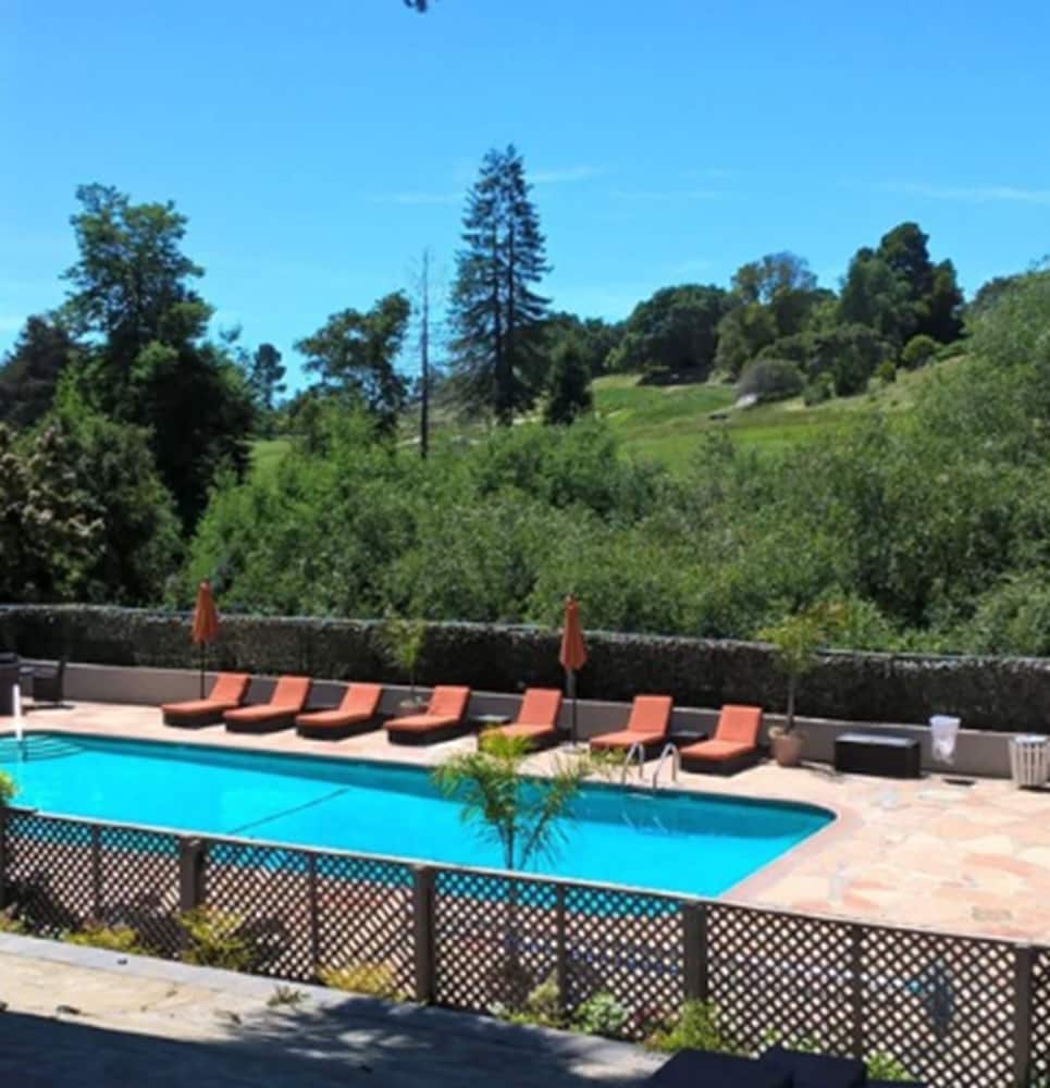 Inn At Pasatiempo 27/28