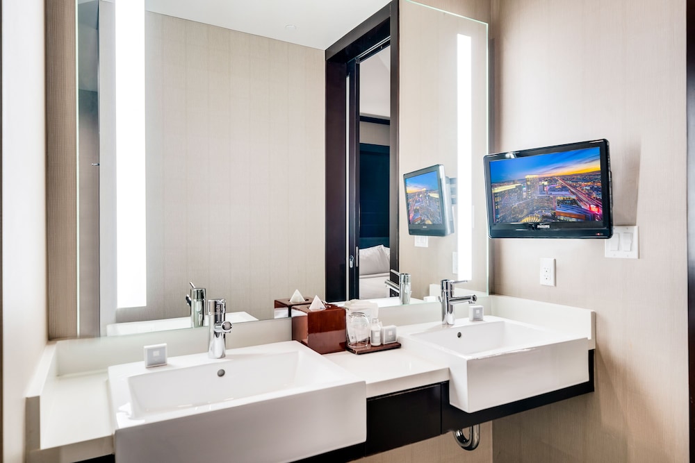 Jet Luxury At The Vdara Condo Hotel 24/70