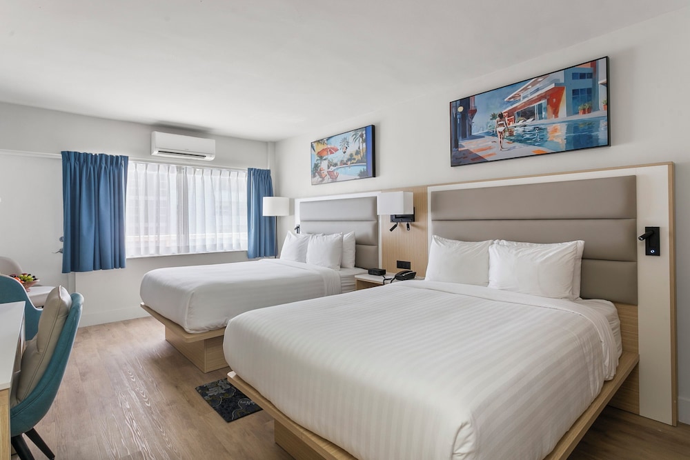 PREMIUM, 2 QUEEN BEDS, PARTIAL OCEAN VIEW