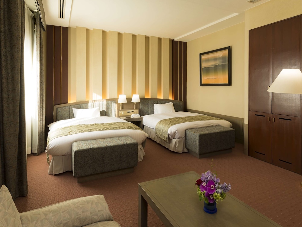 ROYAL, SUITE