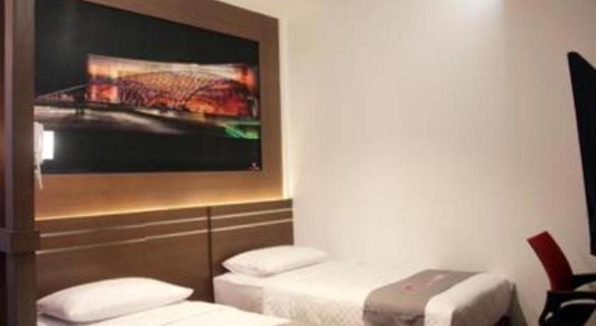 Neotel Hotel City Centre 13/18