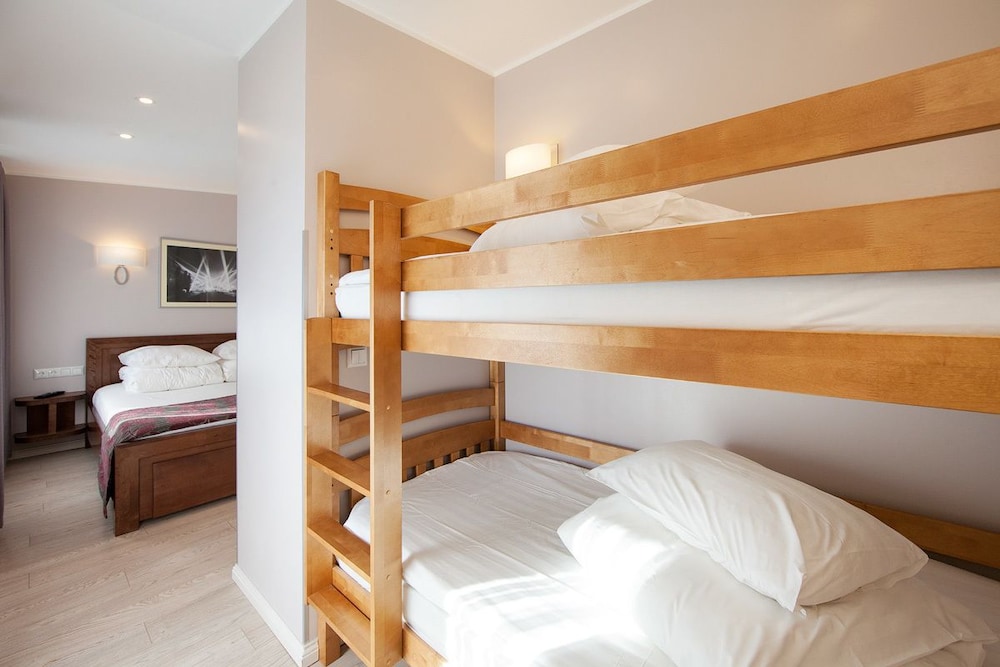 2 BEDROOMS, PREMIUM, APARTMENT