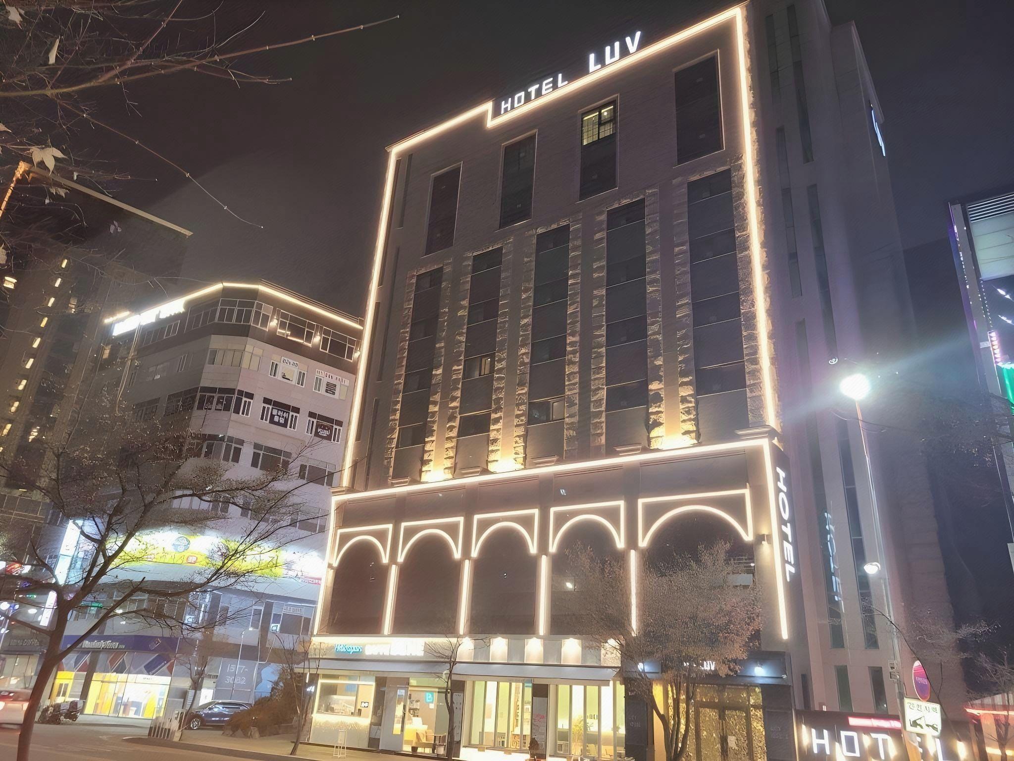 Business Design Hotel LUV 12/98