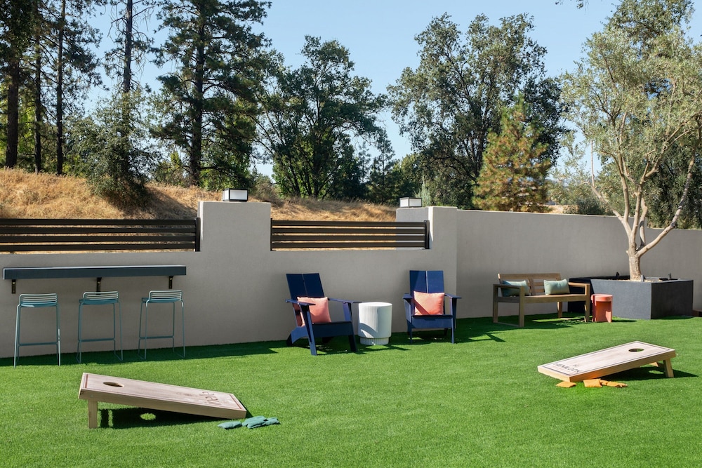 The Inelle, Oakhurst Yosemite, a Tribute Portfolio Hotel 38/46