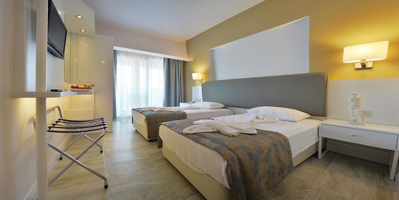 STANDARD, DOUBLE OR TWIN BED, CITY VIEW