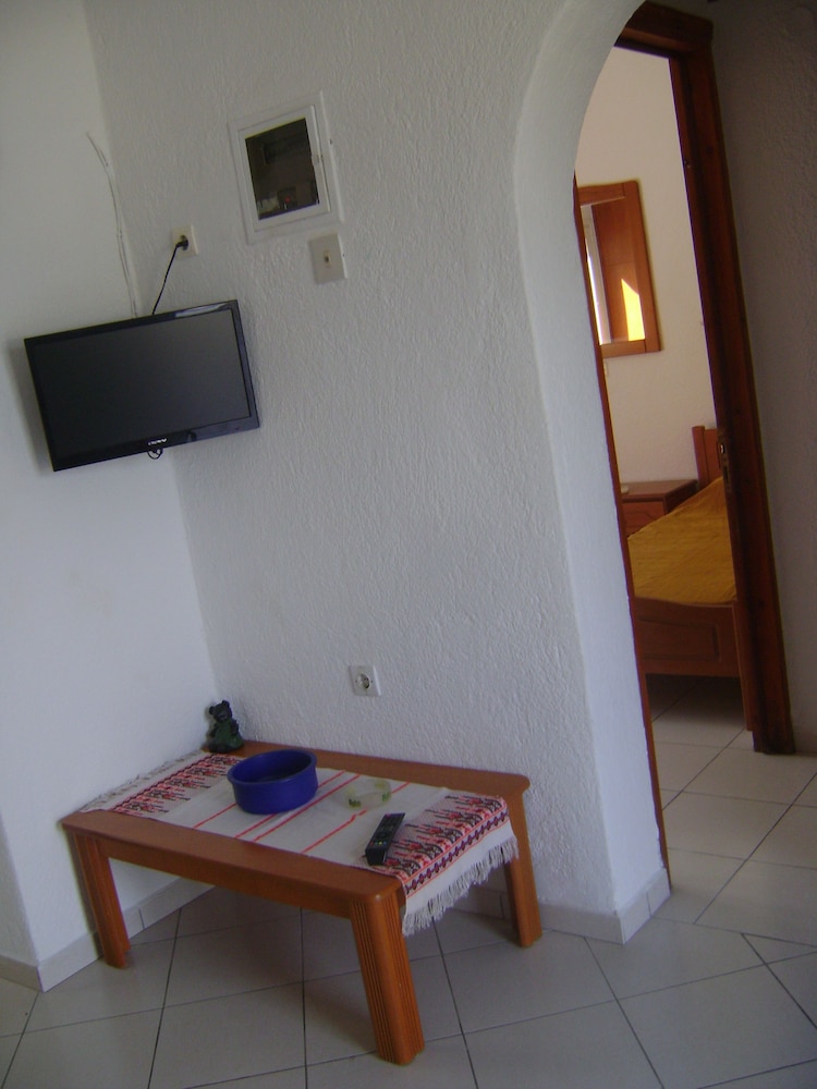 Kavousanos Apartments 10/50