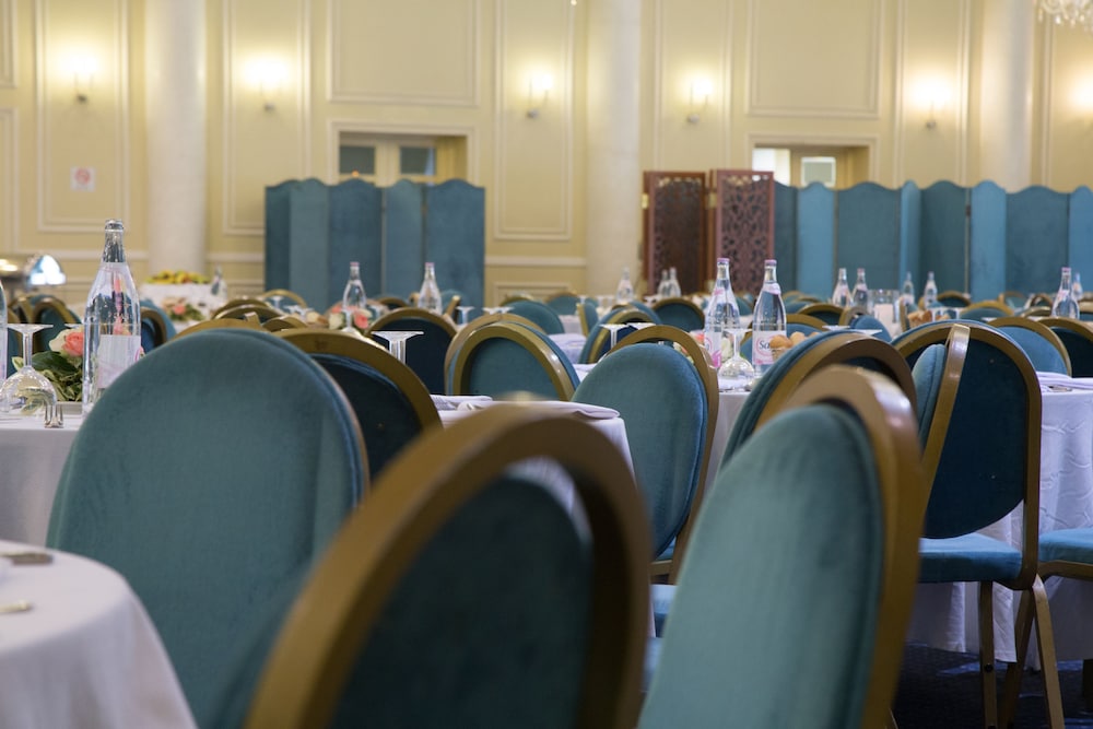 Hotel Acropole Tunis 40/50