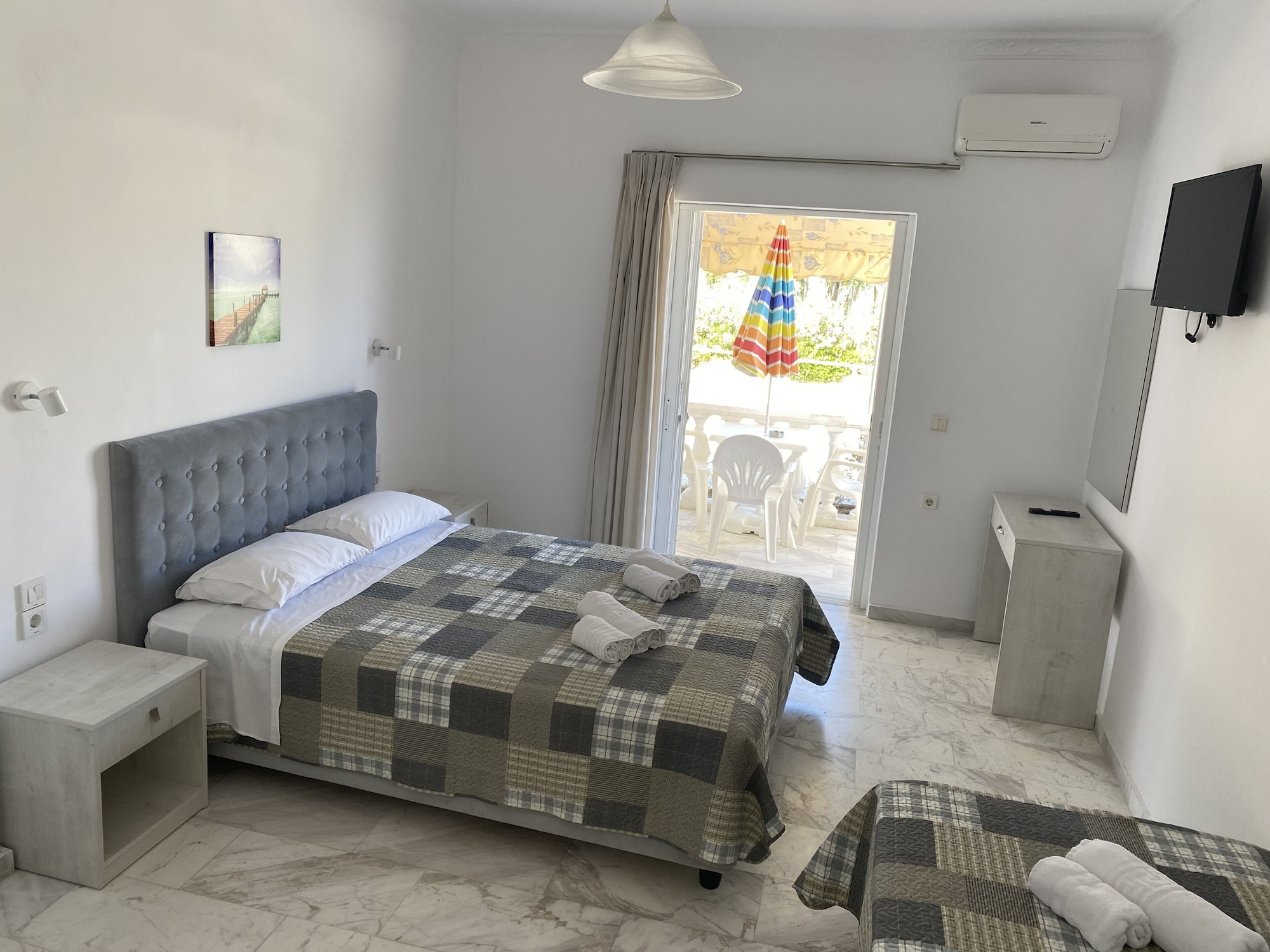 ROOM, TRIPLE