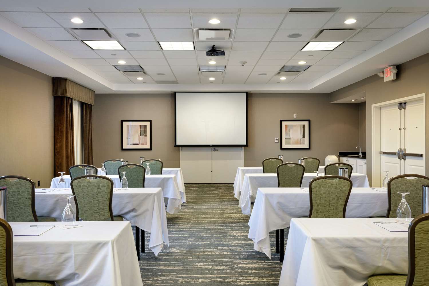 Hilton Garden Inn West I 65 Airport Blvd 25/30