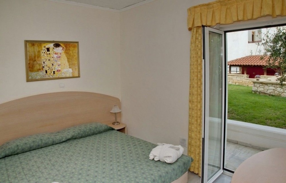 Jo-An Beach Hotel 93/93