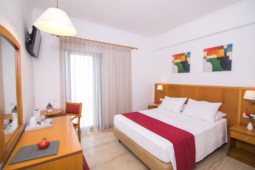 Sunshine Hotel 4/50