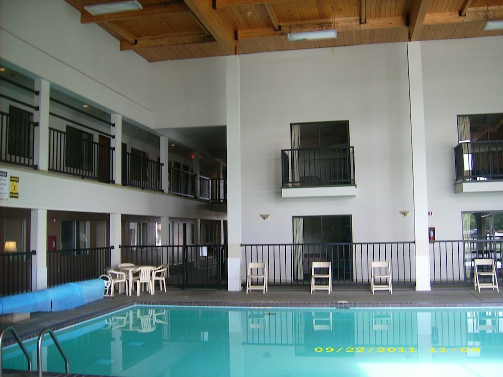 Econo Lodge Waupaca 27/35