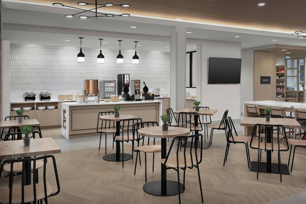 Fairfield by Marriott Inn & Suites Paris 18/25