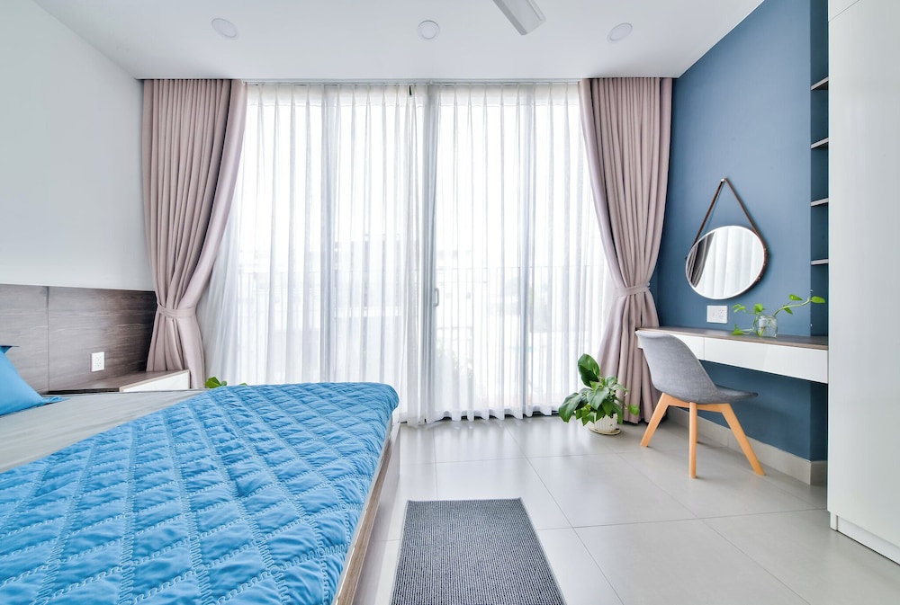 1 BEDROOM, STUDIO