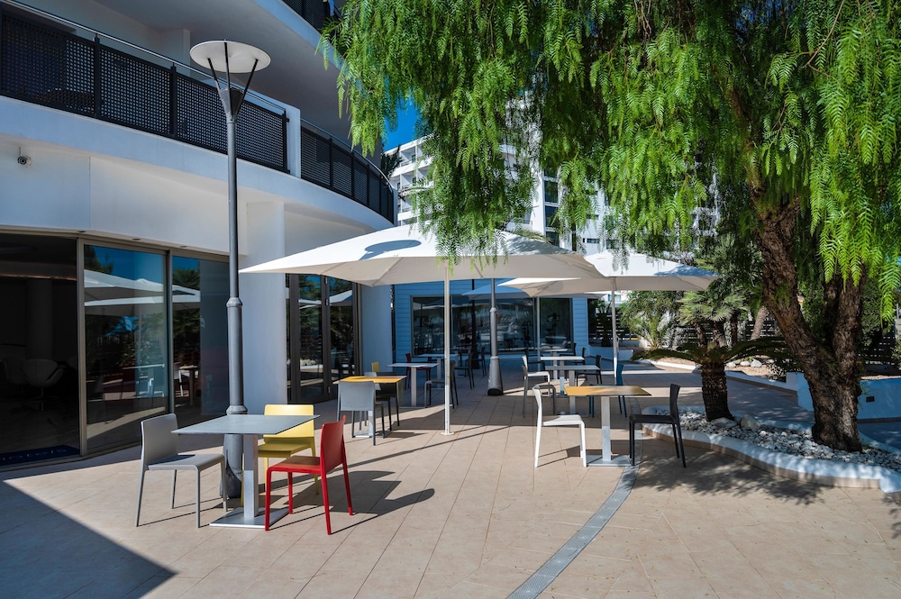 THB Ocean Beach - Adults Only 39/50