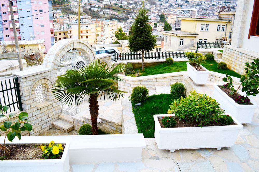Hotel Vila Sharm in GJIROKASTER