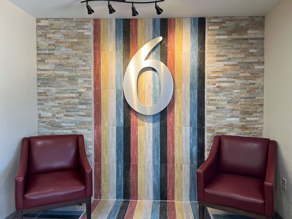 Motel6 Hattiesburg, MS 24/26