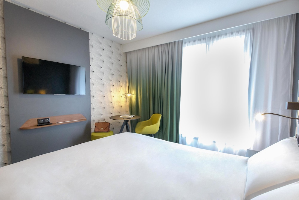 Mercure Hyeres Centre 24/73