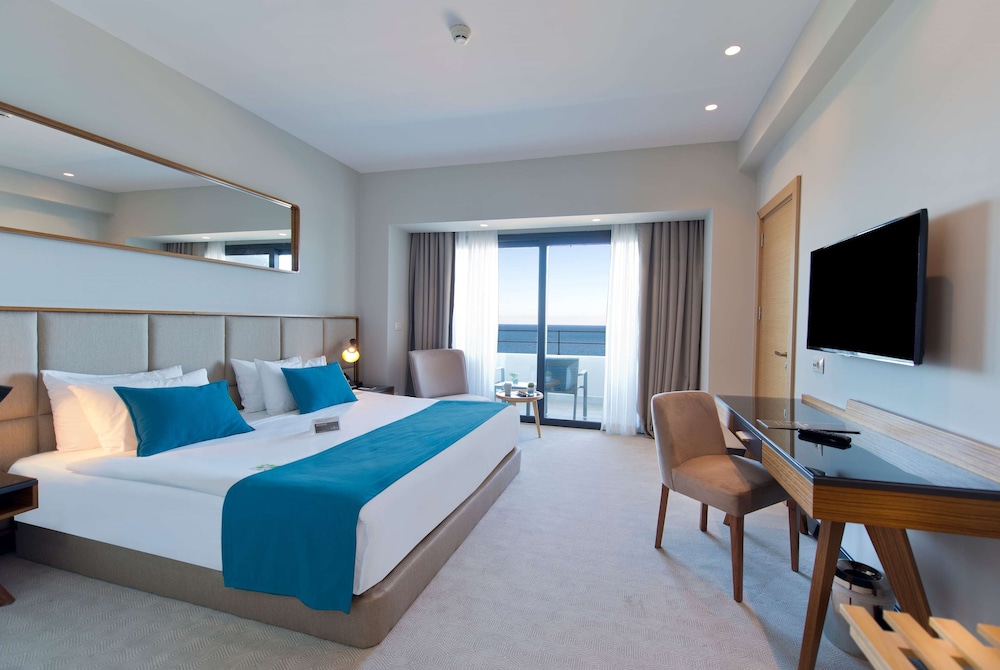 DELUXE, KING BED, SEA VIEW