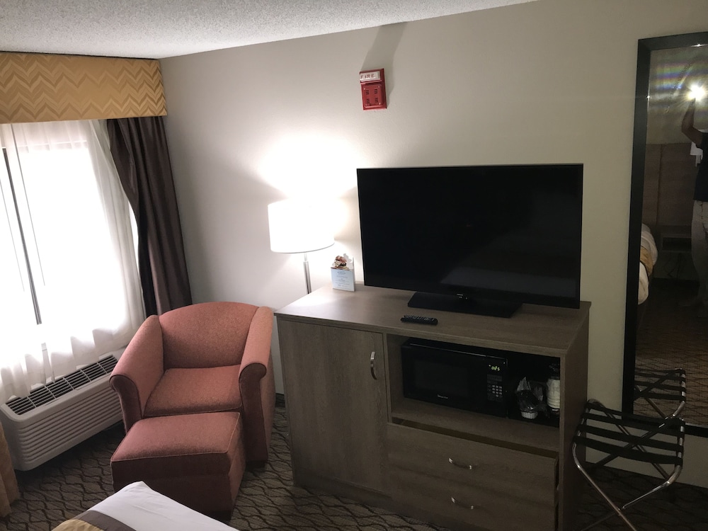 Baymont By Wyndham Grand Rapids Southeast 24/38