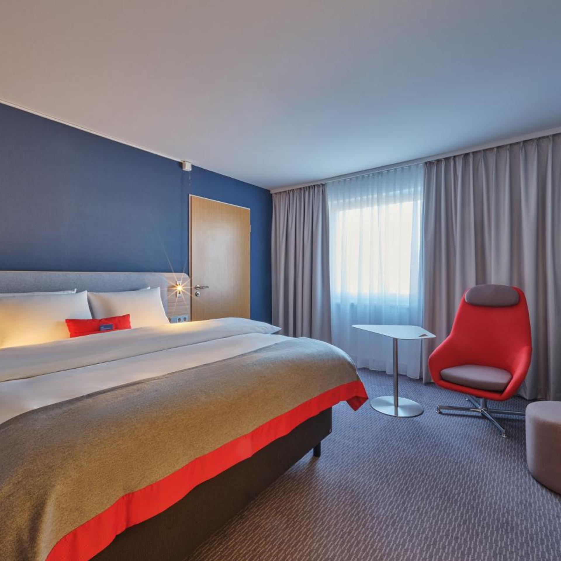غرفة قياسية بسرير كينج وسرير كوين لذوي الإعاقة، Holiday Inn Express Dusseldorf - City North 2/4