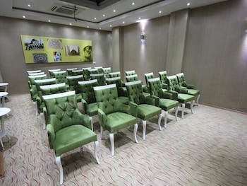 Grand Corner Boutique Hotel 39/45