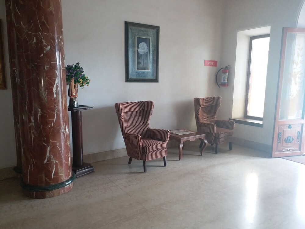 Jayamahal Palace Hotel 37/68