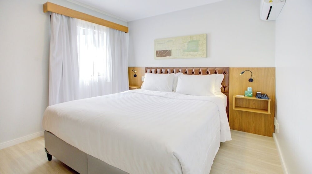 Business, Suite, Queen Bed