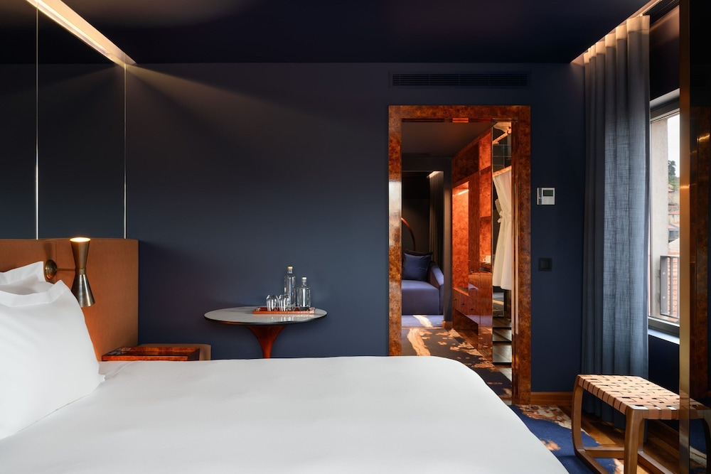 Suite, King Bed