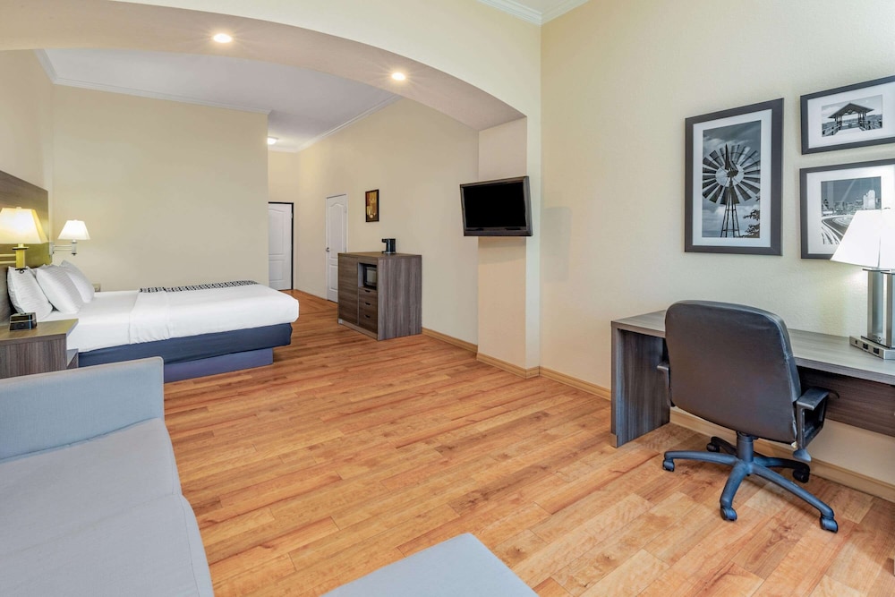 La Quinta Inn & Suites by Wyndham Garland Harbor Point 45/54