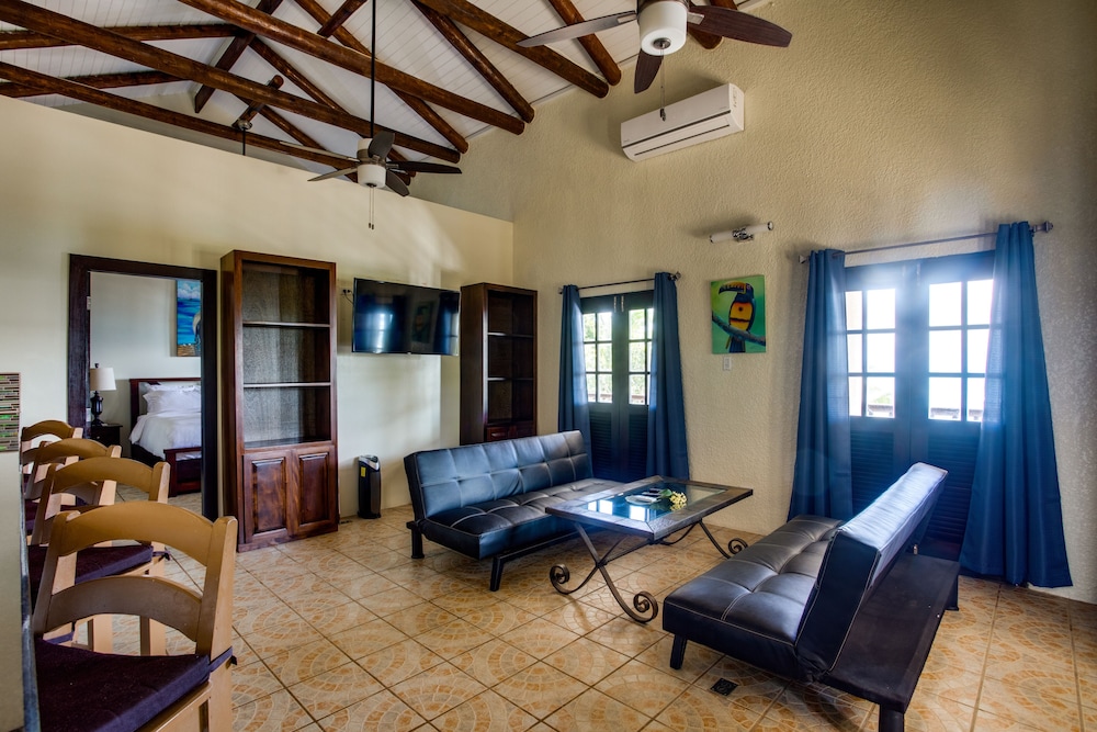 Mariposa Beach Suites 31/50