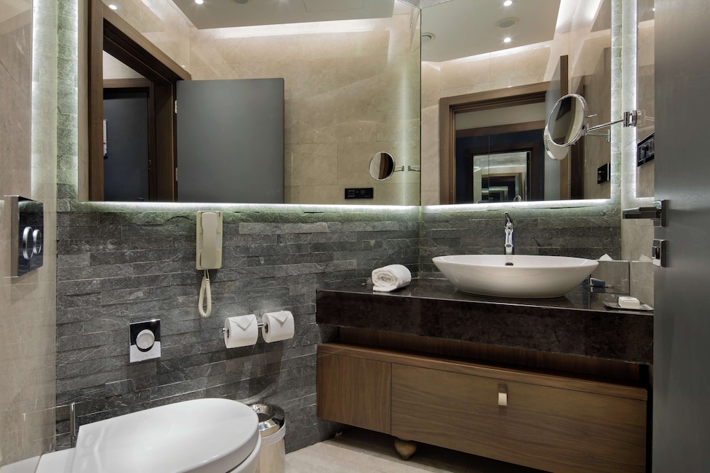 Doubletree By Hilton Istanbul Piyalepasa 12/82