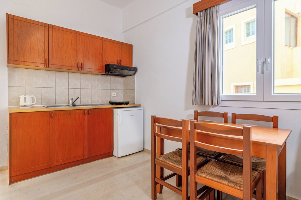 Niros Beach Apartments 11/58