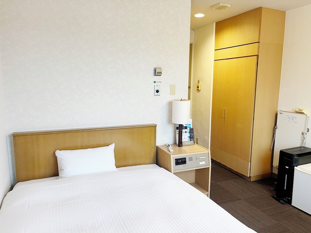 ROOM, SINGLE