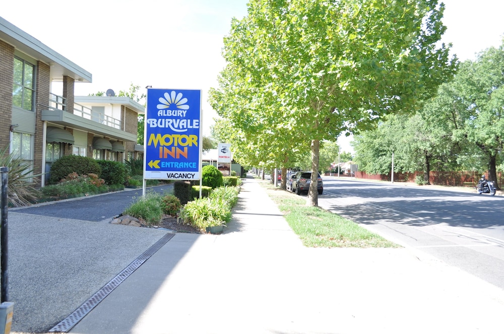 ALBURY BURVALE MOTOR INN 45/47